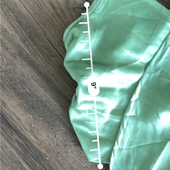 Cider green satin cropped wrap tank top - Picture 2 of 4